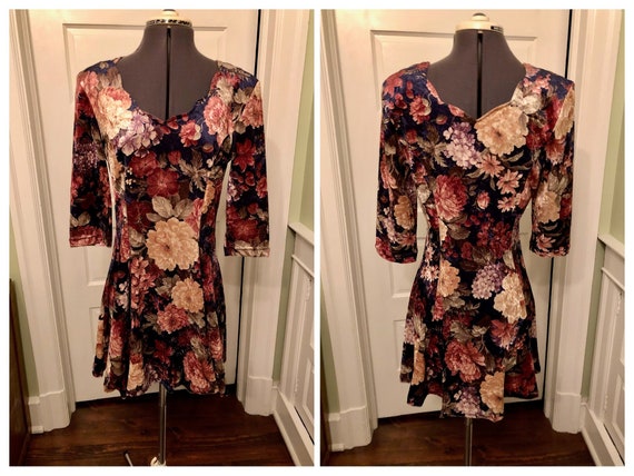 80s-90s Floral Velour 3/4 Sleeved Dress with Scoo… - image 1