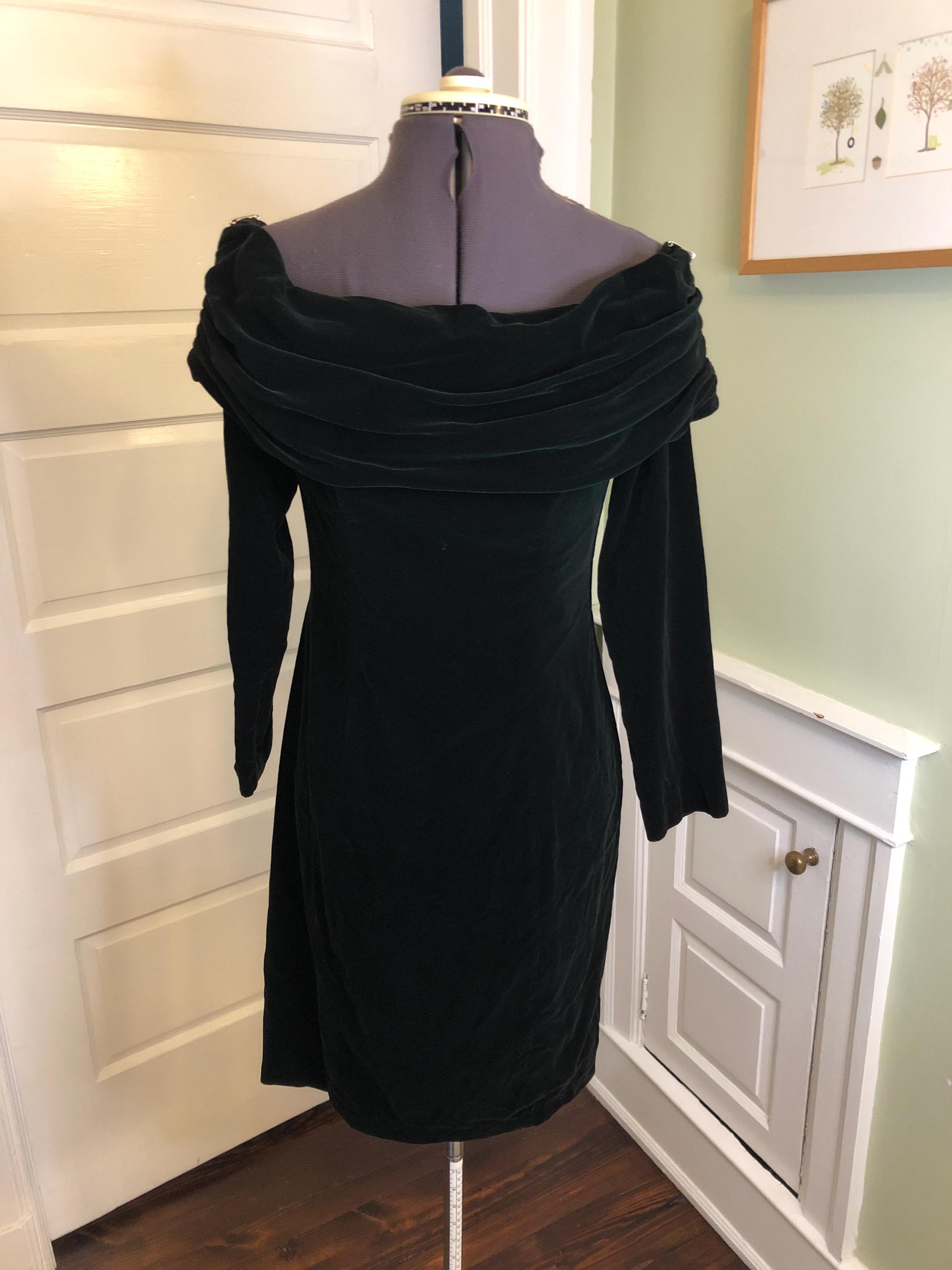 90s Forest Green Velvet Formal Long Sleeved Sheath Dress With Ruched Draped  Wide Neck Collar by Zum Zum | Size Small - Etsy Israel
