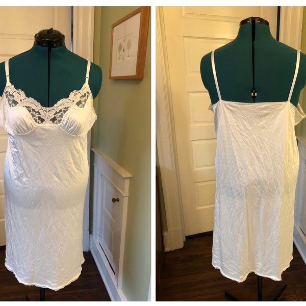 90s Vassarette Ivory Nylon Full or Dress Slip with Adjustable Straps and Lace Cups | Size XL-1X