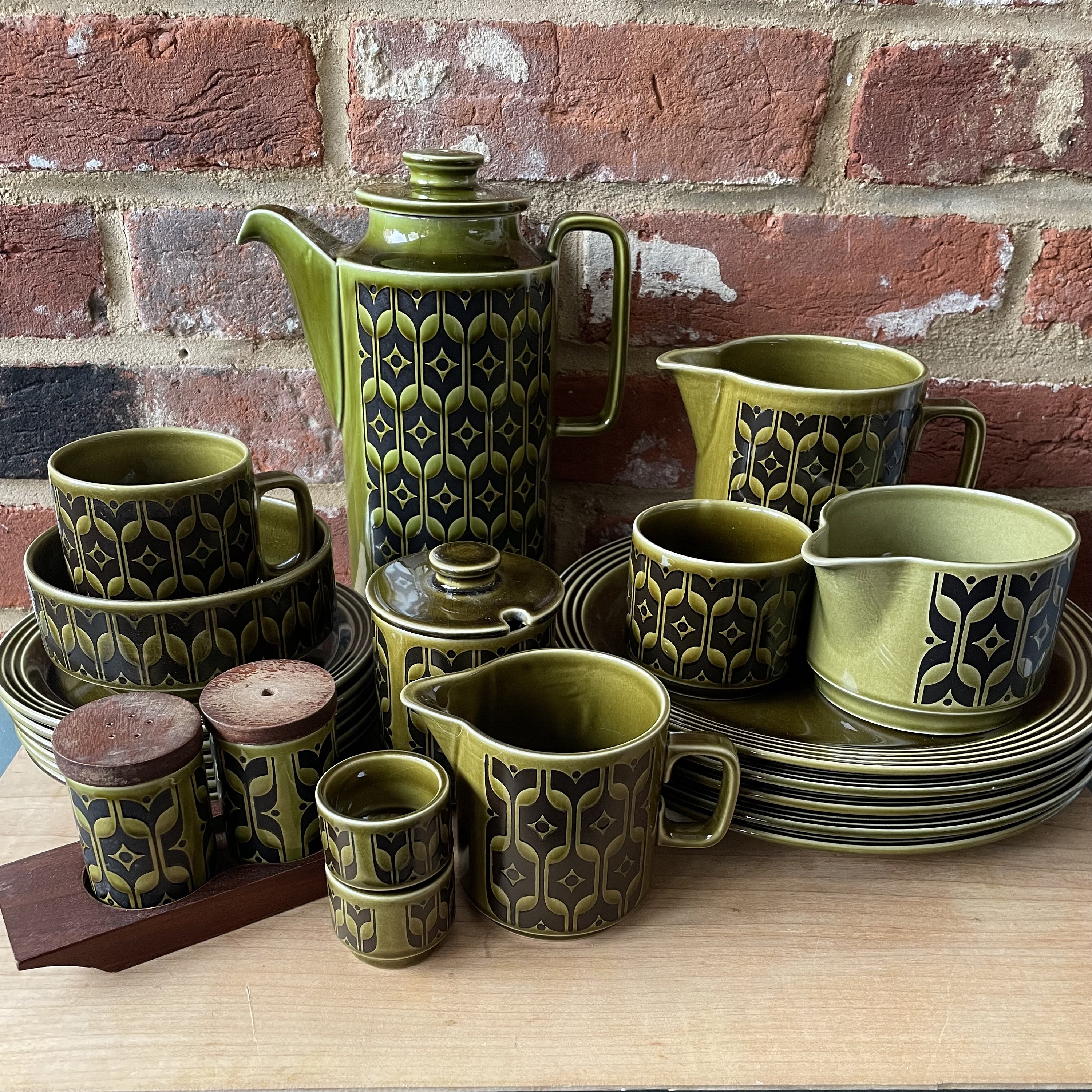 【新発売】今週の市販 Hornsea Vintage Cups/saucers - Tableware Heirloom Green 食器