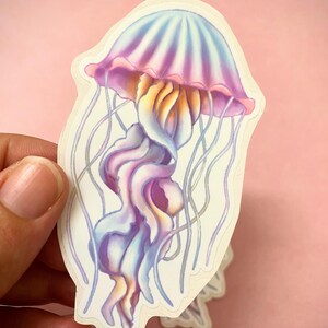 Kwallenstickers | Tinten paars, roze, blauw en geel | Glanzende waterdichte sticker | digitale illustratie door Nanukis.arte