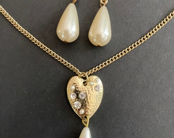 Gold Heart and Pearl Teardrop Necklace with Dangle Teardrop Pearl Earrings