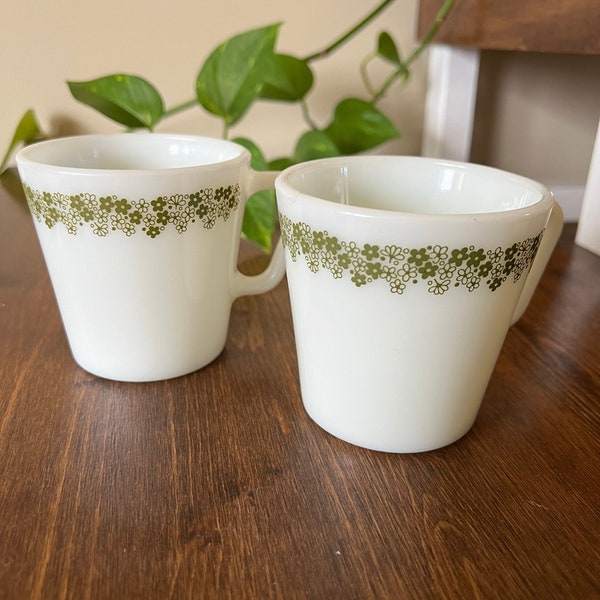 Tasse en pyrex vintage unique || Tasse à café avec anse diagonale || Pyrex 1410 || Vert marguerite folle || Verre à lait || Corning || Milieu du siècle || 1972