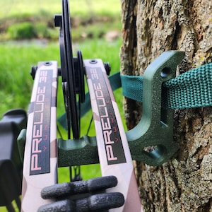 Mobile hunting bow hanger, saddle hunting accessories, tree stand whitetail gear, hunting gear holder, tree strap, 3d printed hunting hooks
