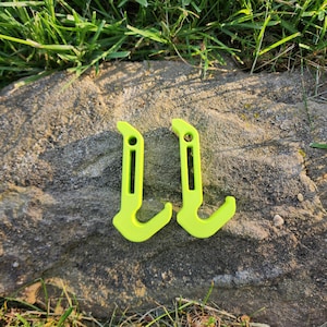Mobile hunting gear hanger, saddle hunting accessories, tree stand whitetail gear, gear holder, tree strap, 3d printed hunting hook,