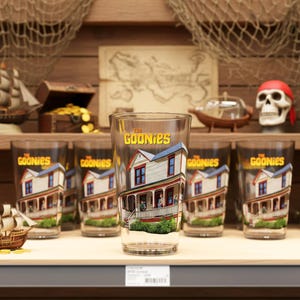The Goonies 40th Jubiläum Pint Glas: Retro Film Tasse