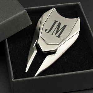 Personalized Golf Divot Tool – Groomsmen Gift, Custom Golf Accessories for Friends of the Groom, Unique Golf Ball Marker
