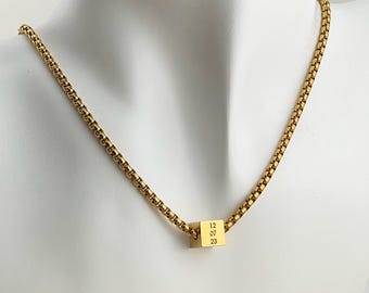 Custom Gold Cube Necklace for Dad – Personalized 4-Sided Name Charm, Engraved Father’s Day Gift, Minimalist Jewelry for Him