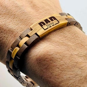 Engraved Wooden Bracelet for Dad – Personalized Men&#39;s Wristband, Father’s Day Gift, Custom Name Bracelet for Him, Gift from Son or Daughter