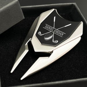 Personalized Golf Divot Tool – Groomsmen Gift, Custom Golf Accessories for Friends of the Groom, Unique Golf Ball Marker