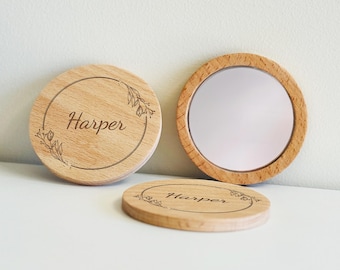 Engraved Wooden Pocket Mirror with Custom Name and Floral Ornament – Personalized Gift for Women, Perfect Gift for Mom, Sister, or Grandma