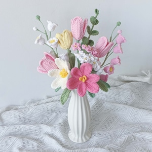 Bouquet de tulipes au crochet, cadeau de fête des mères, fleurs à tricoter, muguet, fleurs faites main pas de vase image 2