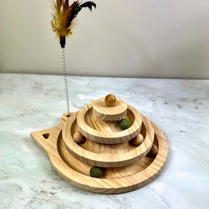 Kattenbal slagtoren, interactieve pluizige speelgoedbal kattenmeubels, cadeau voor kattenliefhebber, houten stijlvol interactief kattenspeelgoed, verenspeelkat