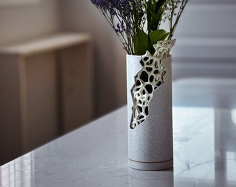Weißer Marmor 3D-gedruckte Vase, getrocknete Blumen und lebende Blumen, 9 in wasserdichtes Voronoi-Design, Wohndekor