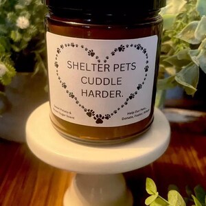 Shelter Pets Cuddle Harder parfum patate douce et cassonade Pot en verre ambré de 9 oz, cire de soja, bougies pour chiens Adopt Foster Rescue Pets Chiens Chats