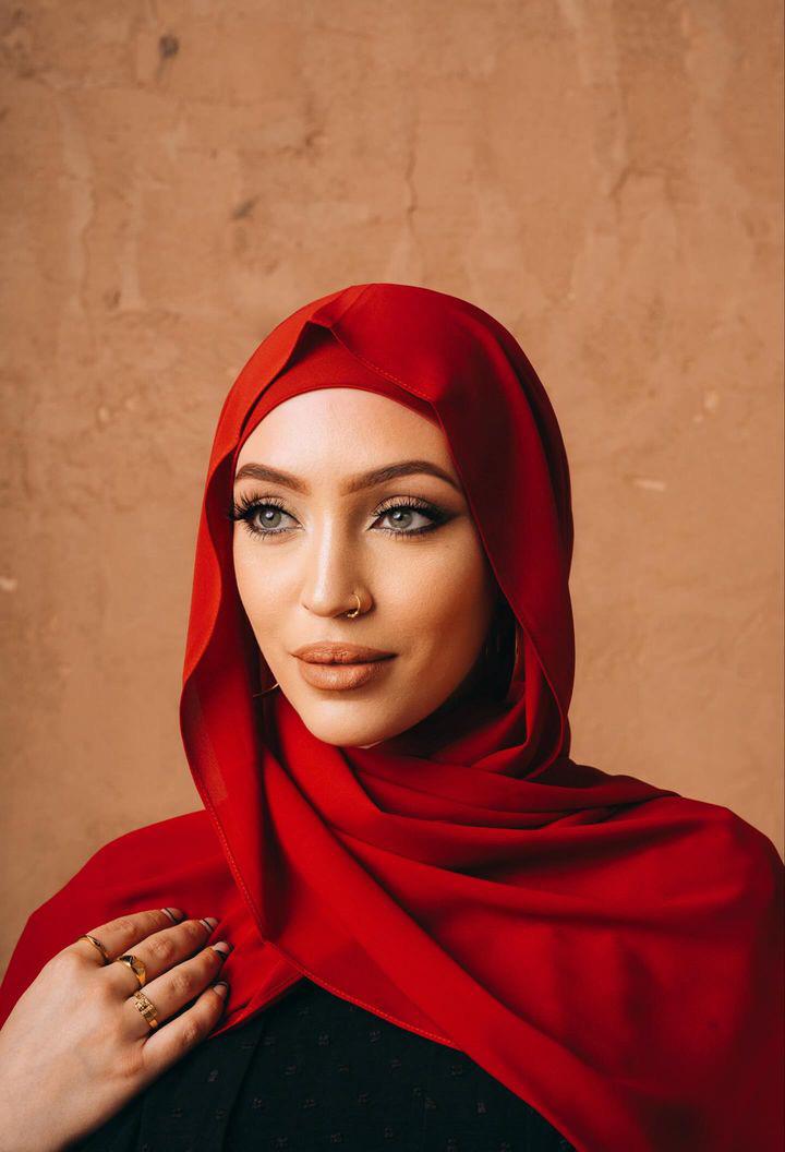 dark red hijab