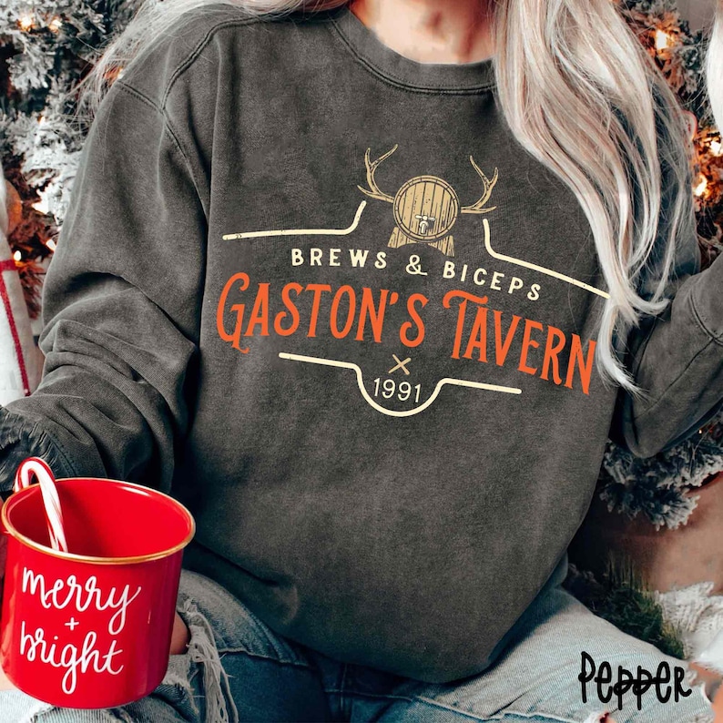 Grappig Gaston's Tavern-shirt, Gaston Brews & Biceps Tavern-shirt, Belle en het Beest-shirt, Disney-schurk, Gaston Gym-shirt, Gaston's Bar afbeelding 1