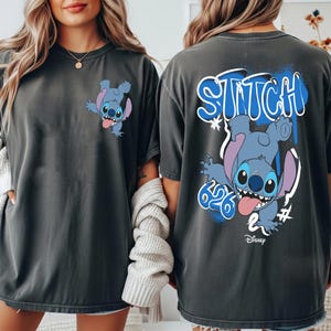 Camiseta de Stitch con grafiti de doble cara, camiseta divertida del experimento 626, camiseta de Lilo y Stitch, atuendo para viaje familiar a Disneyland, regalo para fans de Stitch imagen 2