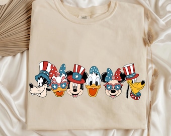 Camisa retro de Mickey y sus amigos del 4 de julio Comfort Colors, camiseta patriótica americana de Disney, Día de la Independencia 2024, viaje familiar a Disneyland