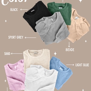 Op de afbeelding: Een verzameling shirts met lange mouwen en ronde hals in verschillende kleuren, waaronder zwart, bosgroen, sportgrijs, beige, lichtroze, wit en lichtblauw. Het woord "Color" staat bovenaan de afbeelding.