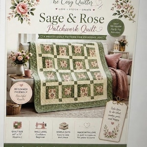 Puede incluir: Una hoja de instrucciones para el Sage & Rose Patchwork Quilt con un diseño floral en verde y crema. El texto incluye The Cosy Quilter, Sage & Rose Patchwork Quilt y Quilt Size 152 cm por 183 cm. Muestra pasos detallados para la costura.