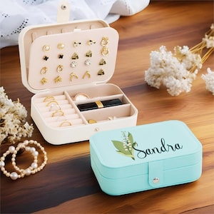 Personalisierte Brautjungfer Schmuck Reisebox, Brautjungfer Geschenke, Geschenk für sie, Geschenke für Kinder, Geburtsblume Name Schmuck Organizer