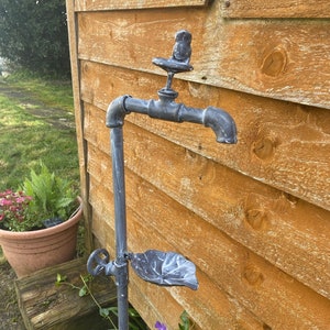 Steel Tap Bird Feeder Garden Stake: Wild Bird Bath Decor