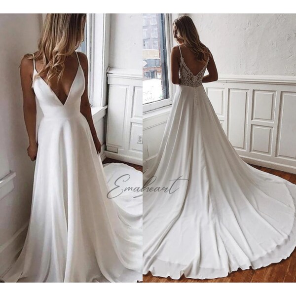 Robe de mariée trapèze classique avec encolure en V et bretelles fines, Dos nu, Perles, Drapée Luxe