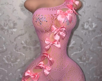 エキゾチックダンスウェア「ジェイディン」ベビーピンクフィッシュネットシースルーロンパース（ピンクのリボン付き）XS-XL