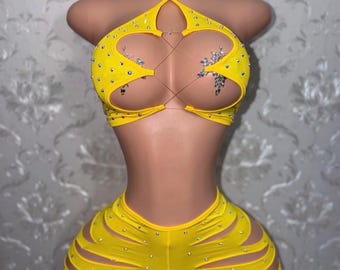 Conjunto de shorts de baile exóticos con pedrería iridiscente y tejido elástico color amarillo mantequilla Valentina