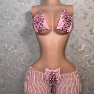 Exotic Dancewear Birthday 3 Teiliges Crystal Bikini Set “Heiress” Set mit Cut Off Fishnets von SD Xotic