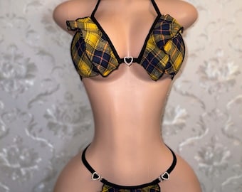 Bikini con volantes y ribete a cuadros, estilo cosplay de colegiala, ideal para bailar y lucir como la "Mascota del Profesor".