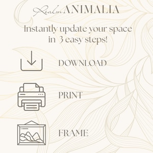 Op de afbeelding: Cr&egrave;mekleurige afbeelding met de tekst "Realm Animalia" en instructies: Downloaden, Afdrukken, Inlijsten. De achtergrond heeft een subtiel bloemenpatroon. De afbeelding suggereert een eenvoudig driestappenproces voor het updaten van decor.