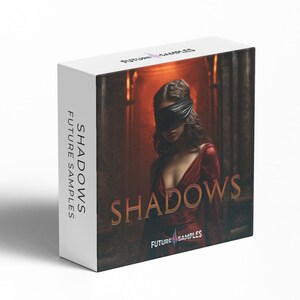 Puede incluir: Una caja blanca con las palabras "SHADOWS" y "FUTURE SAMPLES" impresas. La caja presenta una imagen de una mujer con los ojos vendados y un vestido rojo. La palabra "SHADOWS" también está impresa en oro.