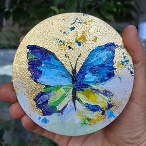 Pequeño cuadro al óleo Arte original Cuadro redondo de mariposa pequeña Óleo sobre cartón Pintura Decoración de pared Mariposa sobre fondo dorado Empaste