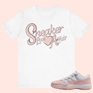 Jordan 11 Low WMNS Legend Pink - Sneaker Love Affair - Unisex Sneaker Pasujące Koszulki