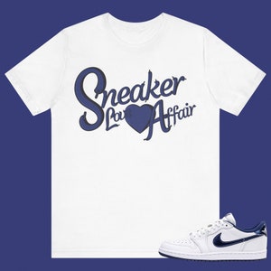 Jordan 1 Low 85 Metallic Blue - Sneaker Love Affair - Unisex Sneaker Pasujące koszulki