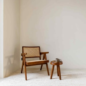 Kleiner Holzhocker im Chandigarh-Stil Dunkelbraun, Schwarz, Teakholz Melkhocker-Set, Charlotte Perriand, Jeanneret, Corbusier, Capchol Bild 2