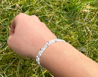 Perlenarmband im Boho-Stil silber-weiß | minimalistisch | Armband aus Rocailles-Perlen | Gummiband