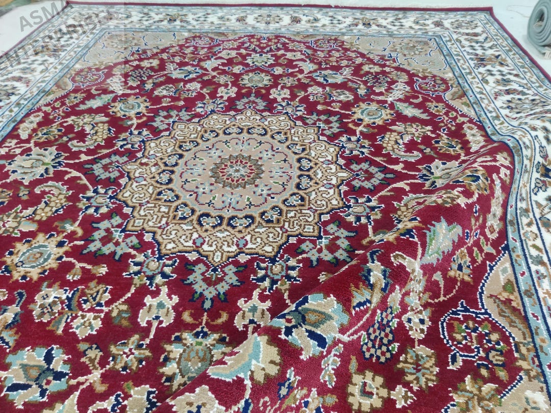 Hand-knotted Nain Persian Style Wool Rug: Floral Traditional Area Rug ...