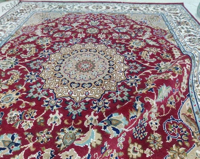 Hand-Knotted Nain Persian Style Wool Rug: Floral Traditional Area Rug