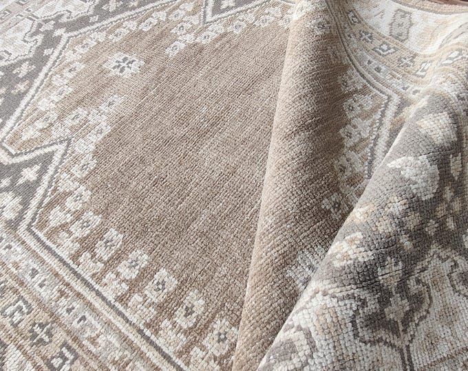 Hand-Knotted Oushak Wool Rug: Antique Pastel Turkish Area Rug