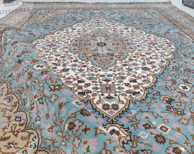 Hand-Knotted Nain Persian Style Wool Rug: Floral Traditional Area Rug