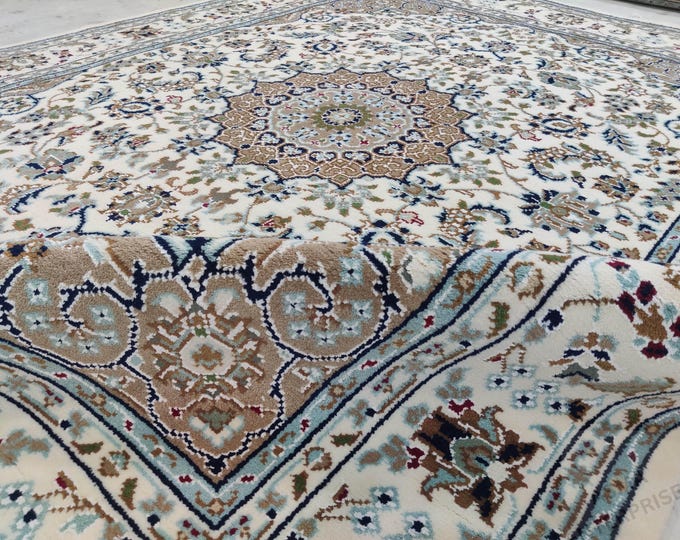 Hand-Knotted Nain Persian Style Wool Rug: Floral Traditional Area Rug