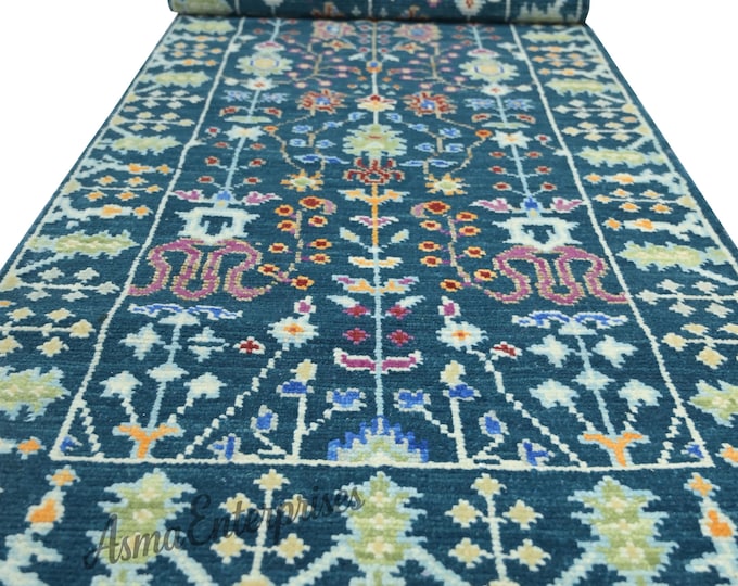 Hand Knotted Oushak Wool Rug: Antique Turkish Style,
