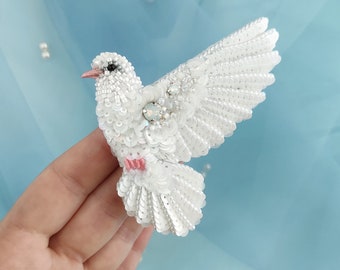 The dove wedding brooch, embroidered pigeon brooch, beaded white bird brooch, dove of peace pin for remembrance, gift for grandma