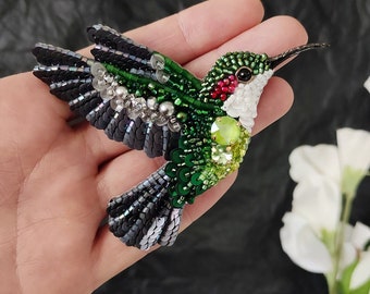 Green beaded bird brooch, embroidery hummingbird brooch, bird pin, bird lover jewelry, hummingbird jewelry, Beaded Brooch Pin