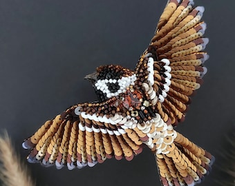Handmade beaded sparrow brooch Realistic beaded bird brooch Embroidered pin Gift for bird lovers Hair clip Mom grandma gift Christmas gift
