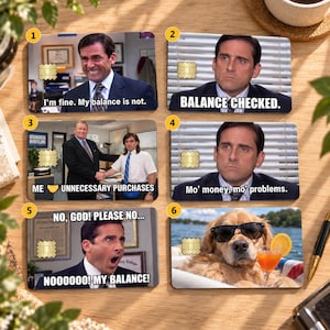 以下が含まれることがあります： The Officeのミーム画像が描かれた6枚の長方形のクレジットカード用スキンセット。マイケル・スコットの画像には「I'm fine. My balance is not.」「BALANCE CHECKED.」「ME UNNECESSARY PURCHASES」「Mo' money, mo' problems.」「NO, GOD! PLEASE NO... NOOOOOO! MY BALANCE!」というテキストがあり、サングラスをかけた犬の画像も含まれています。