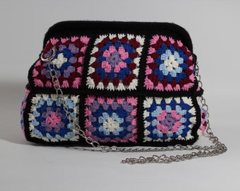 Embrague de cierre de bolso cuadrado de la abuela de ganchillo negro, bolso cuadrado de la abuela colorido vibrante, embrague de ganchillo de inspiración boho, regalo para mamá, regalo para ella